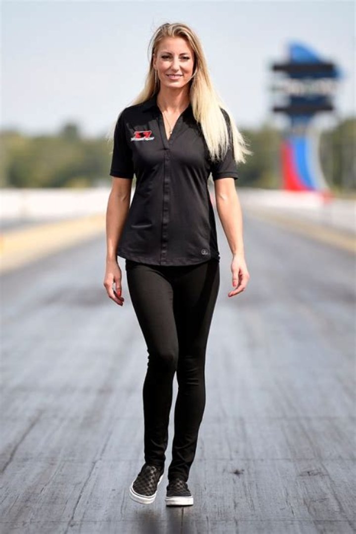 17 Amazing Bodies of Female Race Car Drivers