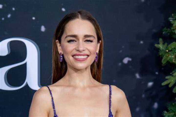 7 Fat-Blasting Strategies From Emilia Clarke for a Fit Physique — Celebwell