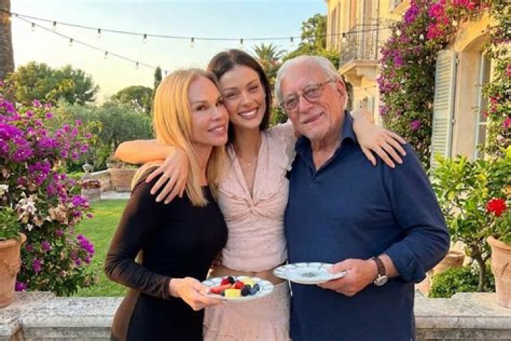 Actor Tom Lewis Age, Girlfriend, Height, Net Worth, Parents & More