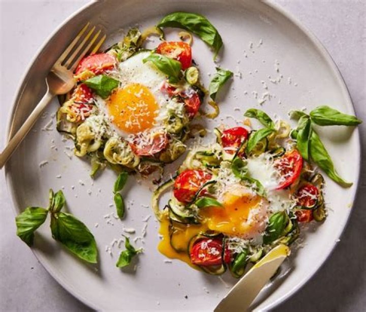 Agustina Gandolfo in Two-Piece Workout Gear Says "Make a Healthy Breakfast"