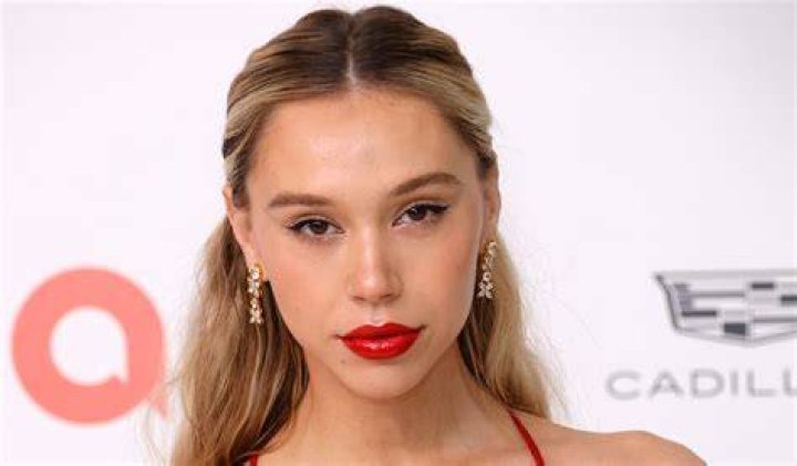 Alexis Ren Shows Off Fit Figure in Spring Selfies