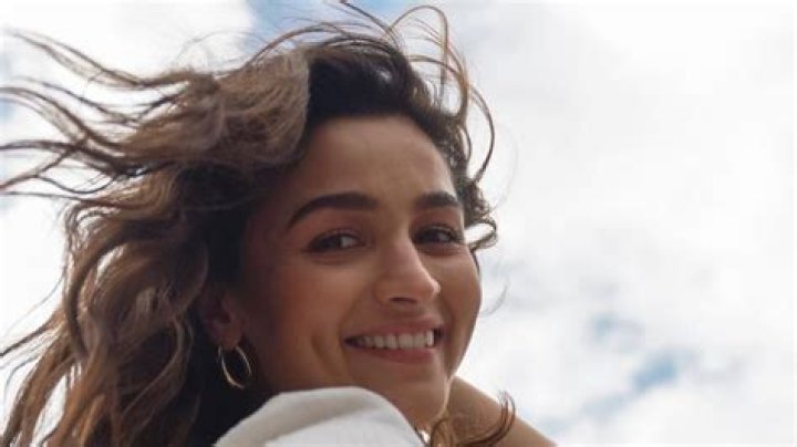 Alia Bhatt in Bathing Suit "Smells Like Heaven" — Celebwell