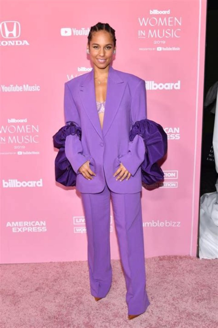 Alicia Keys in Bathing Suit Has "Aquarius Energy" — Celebwell