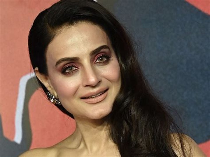 Ameesha Patel in Bathing Suit Says "DELHI" — Celebwell