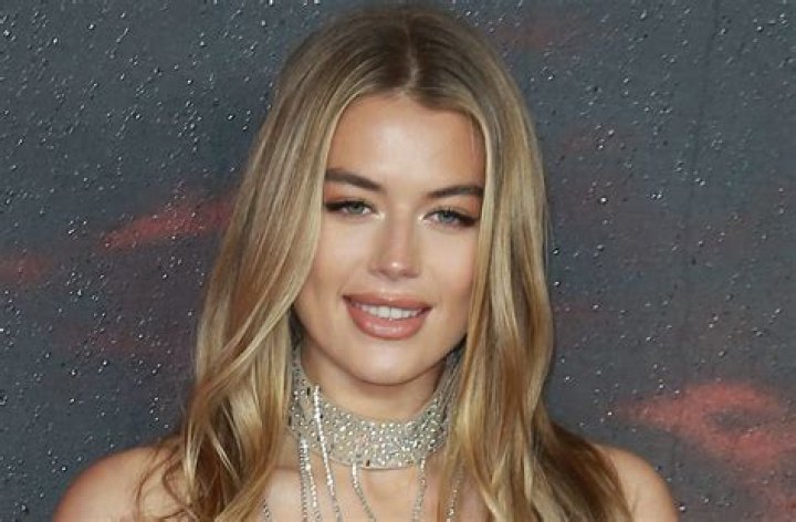 Arabella Chi Shows Off Swimsuit Body as "Love Island All-Star"