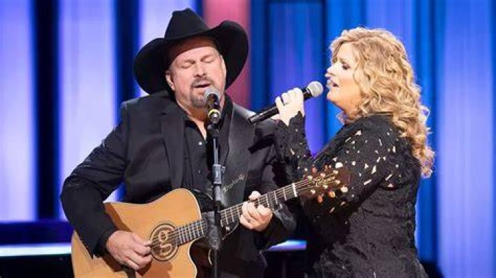 Are Garth Brooks and George Strait friends?