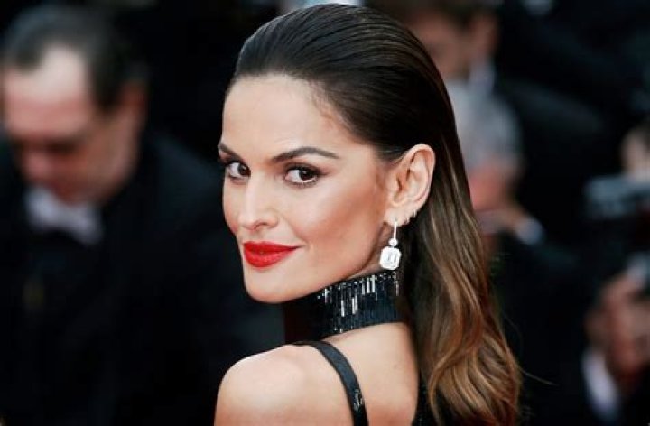 Brazilian Model Izabel Goulart Shares Swimsuit Photos "Feeling so Much Love" — Celebwell