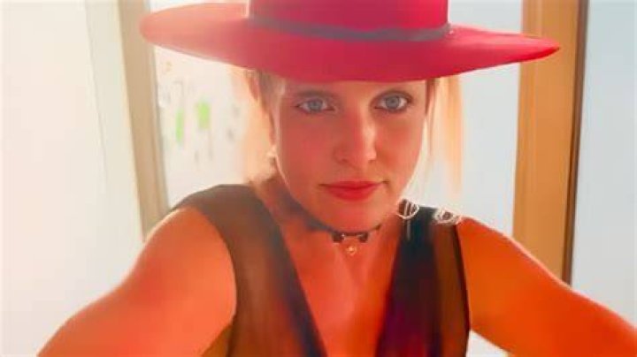 Britney Spears Dances To Rihanna’s Music And Raves About Her In New Video!
