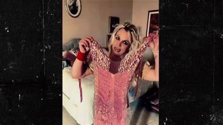 Britney Spears Has Fans Concerned About Her Mental Health After She Posts Bizarre Video On Instagram