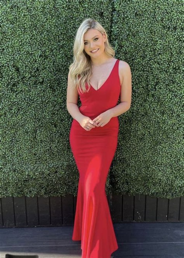 Brookeab [Youtuber] Wiki, Height, Net Worth, Sister & More