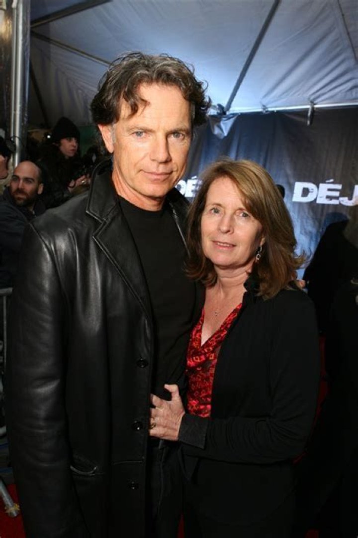 Bruce Greenwood family, wife, children, parents, siblings