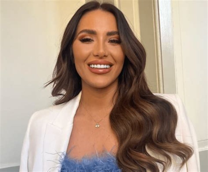 Chloe Brockett in Bathing Suit is "Smiling Through the Pain" — Celebwell