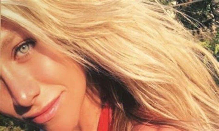 Chloe Madeley in Bathing Suit Has "Day 1 in Paradise" — Celebwell