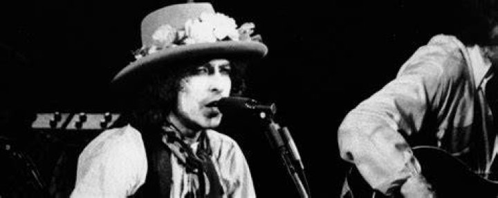 Did Bob Dylan proposed to Mavis Staples?
