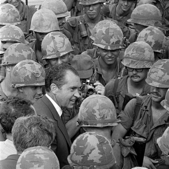 Did Lee Corso serve in the military?