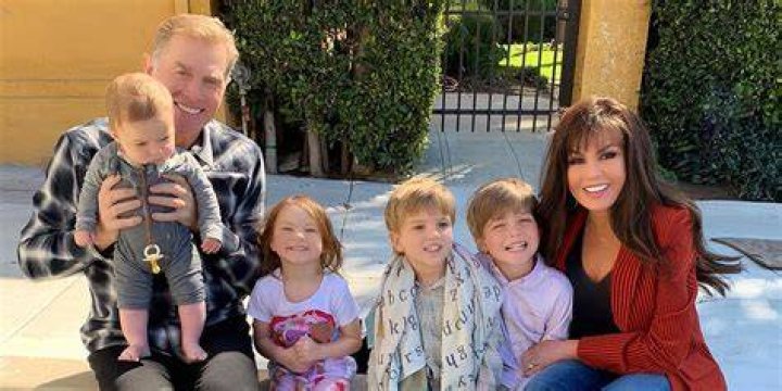 Dina Meyer family, husband, children, parents, siblings