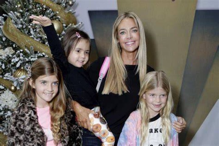 Does Eloise have parents? – Celebrity