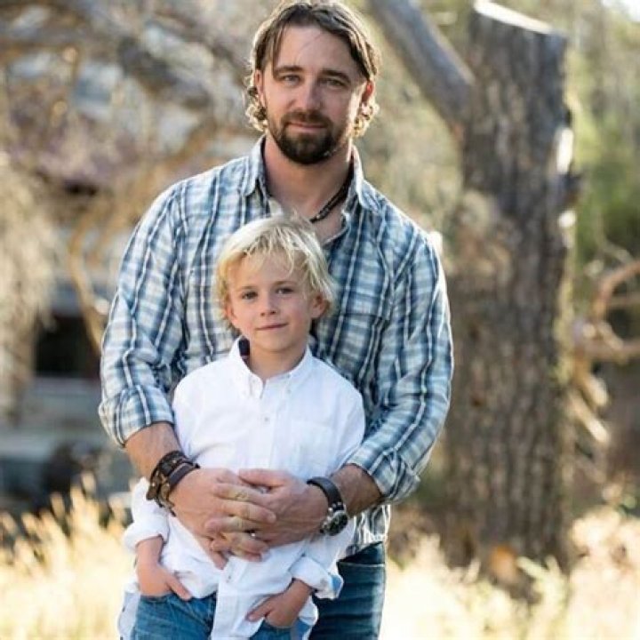 Does Walker Scobell have a girlfriend?