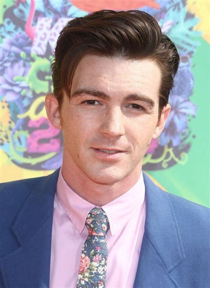 Drake Bell Height Weight Shoe Size Body Measurements Facts Family