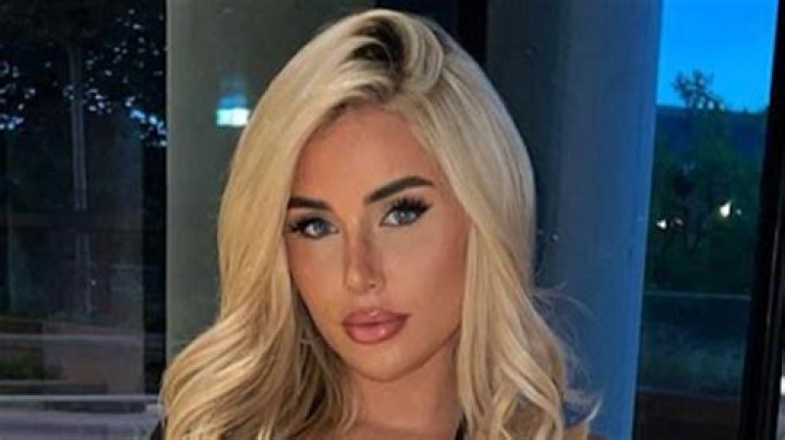 Ellie Brown in Bathing Suit Enjoys the "Weekend" — Celebwell