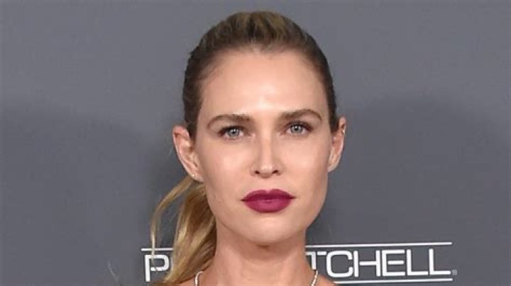 Entourage Star Sara Foster Shares Swimsuit Photo Under the Sun