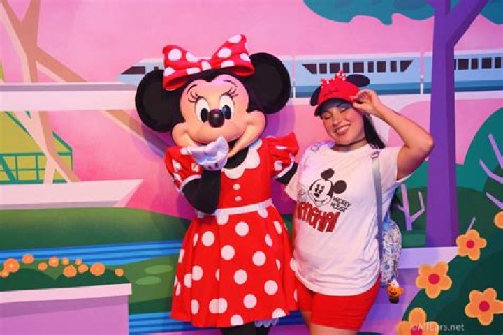 How did Minnie get Figaro? – Celebrity
