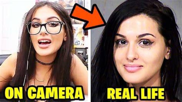 How did SSSniperWolf get rich?