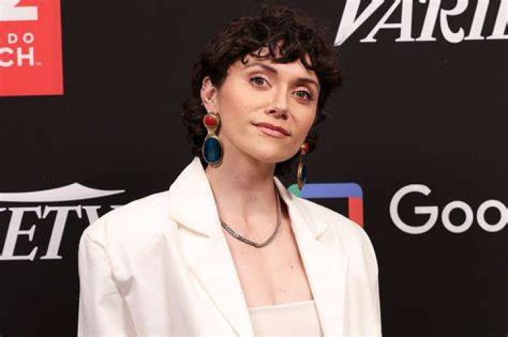 How does Alyson Stoner make money? – Celebrity