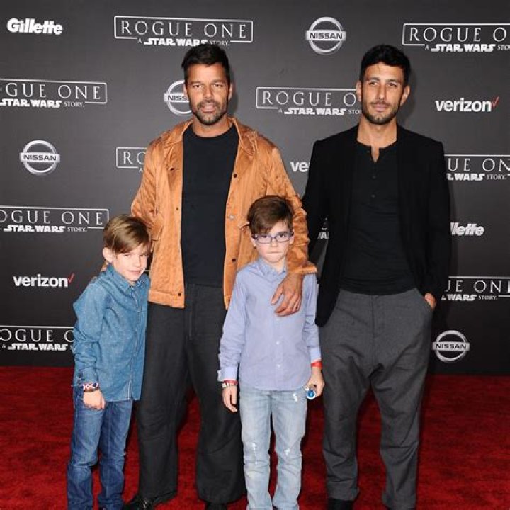 How many biological kids does Ricky Martin have?