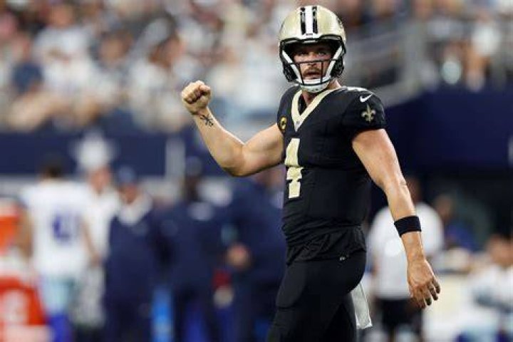 How tall is Derek Carr?
