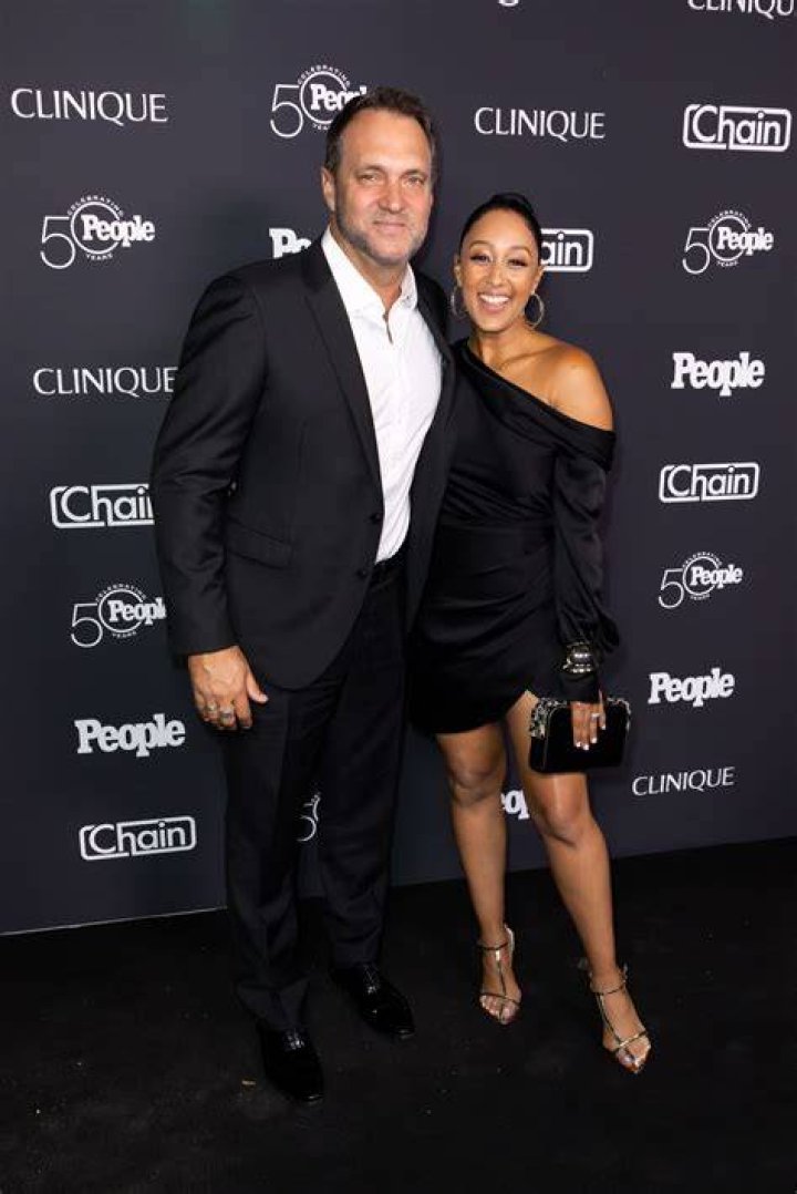 Is baseball star married or dating?