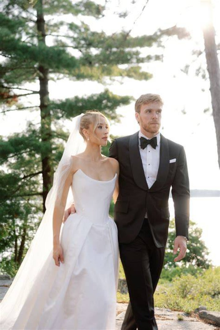 Is Connor McDavid married to Lauren Kyle? Who is Connor Mcdavid's GF?