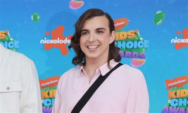 Is JoJo a boy or girl on Fancy Nancy? – Celebrity