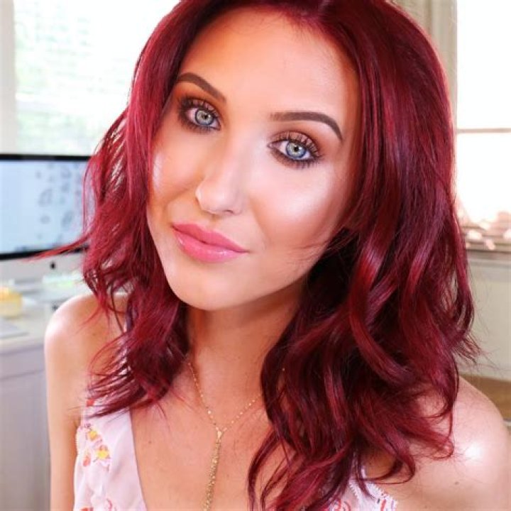 Jaclyn Hill Biography - Facts, Childhood, Family Life & Achievements