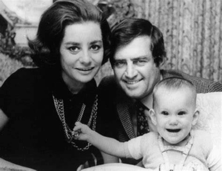 Jacqueline Dena Guber siblings: Carol Guber, Zev Guber