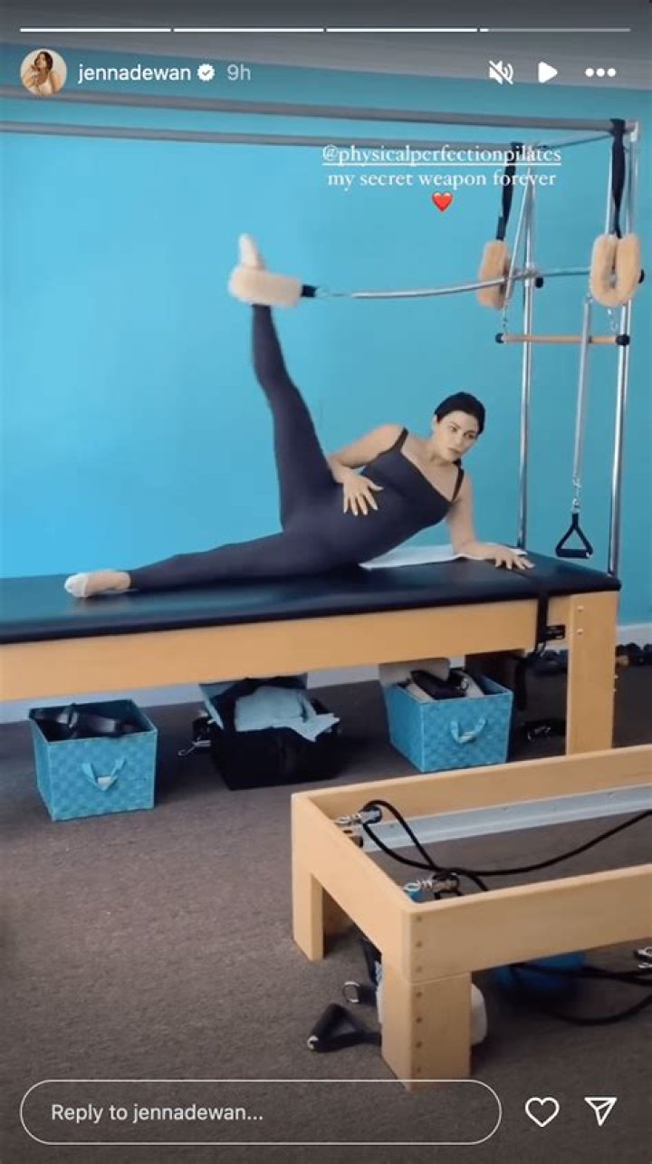 Jenna Dewan in Gym Gear Breaks Hand During Workout