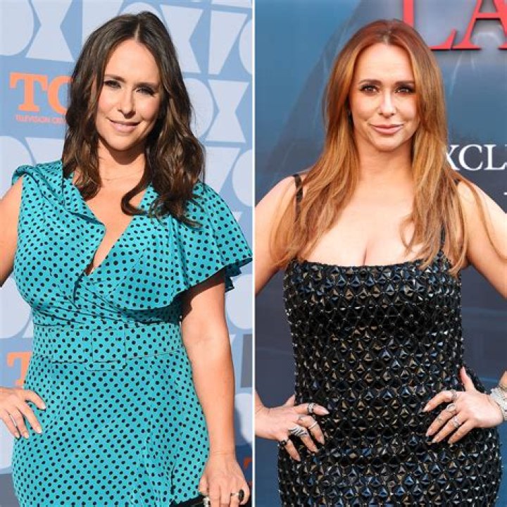 Jennifer Love Hewitt, 43, Looks Amazing and Here's How She Does It — Celebwell