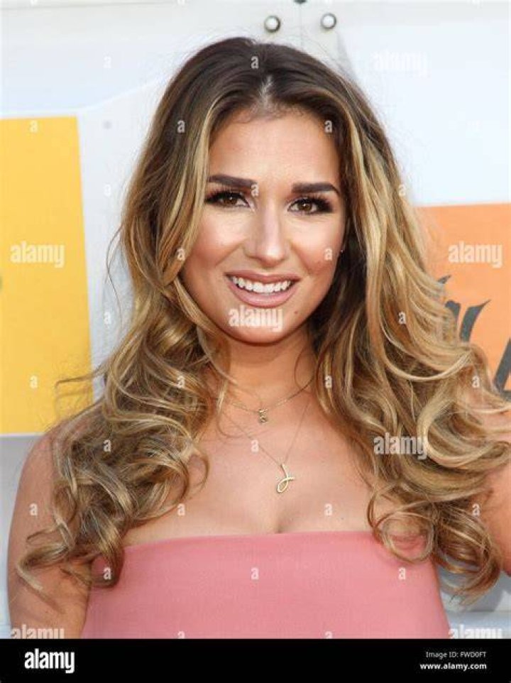 Jessie James Decker Shows Off Toned Abs in Boxer Briefs — Celebwell