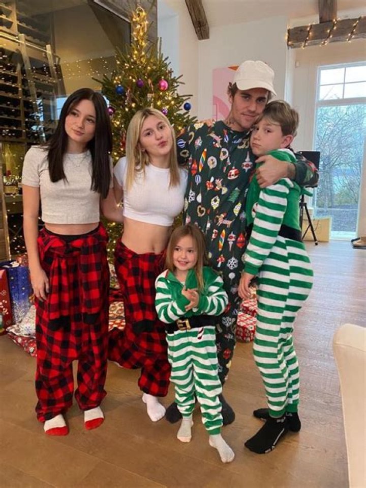 Justine Lupe siblings: Does Justine Lupe have siblings?