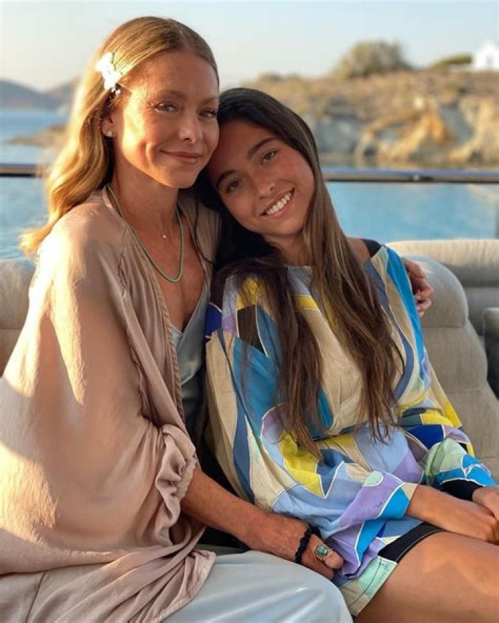 Kelly Ripa’s Daughter Takes Epic Beach Photo Of Her Hot Mom In A White Bathing Suit