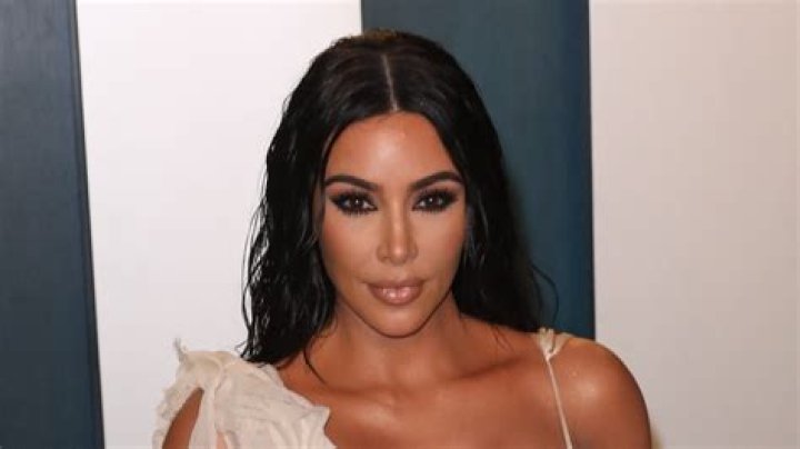 Kim Kardashian in Bathing Suit Has “Beach Party” — Celebwell
