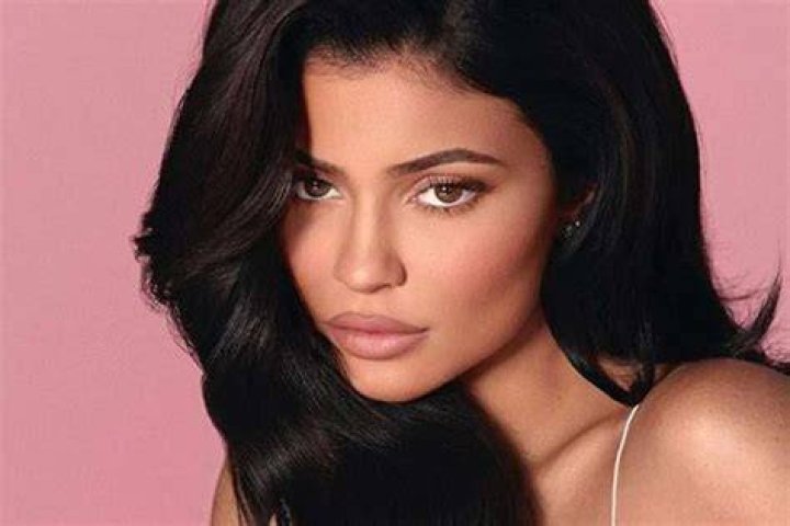 KUWK: Kylie Jenner Shows Off Her Makeup-Free Beauty On Vacation Ahead Of Her Birthday