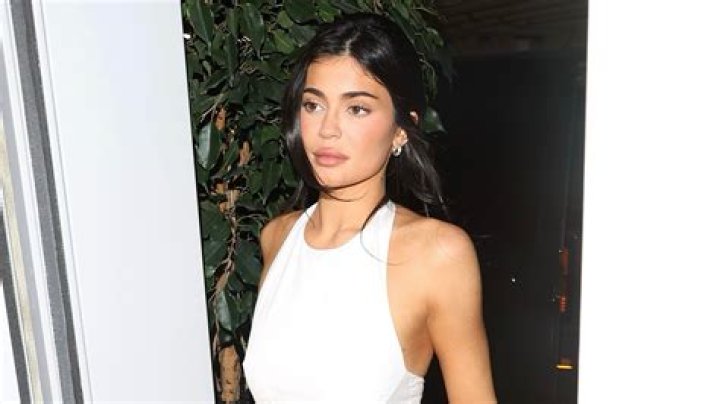 Kylie Jenner in Monokini Flaunts Body in Flashback Photo — Celebwell