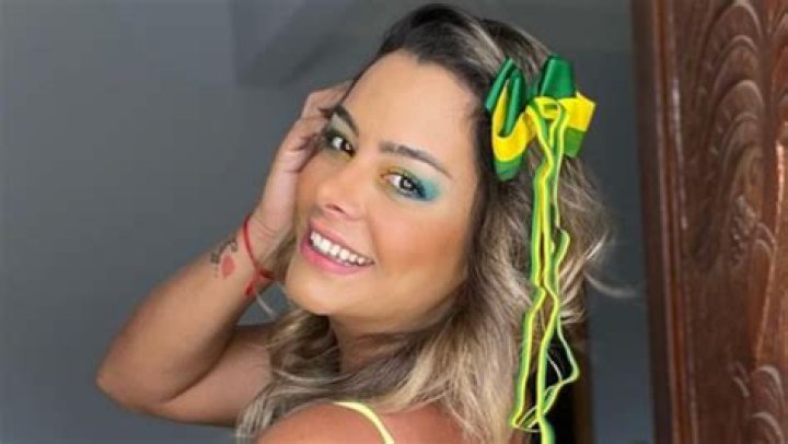 Larissa Riquelme in Bathing Suit Asks "Which Date is Better?" — Celebwell