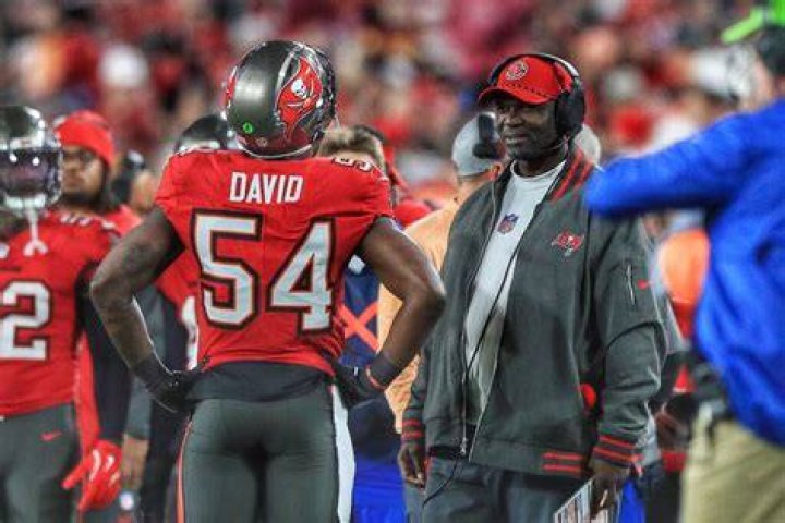 Lavonte David age, height, ethnicity, family, college, 40 time, draft, trade, net worth, Instagram