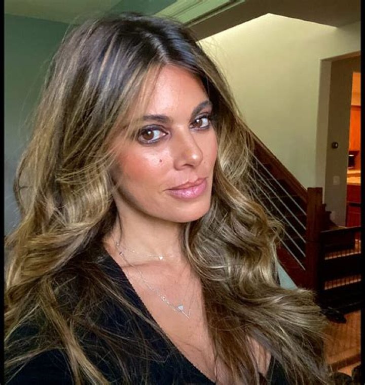 Lindsay Hartley Biography - Facts, Childhood, Family Life & Achievements