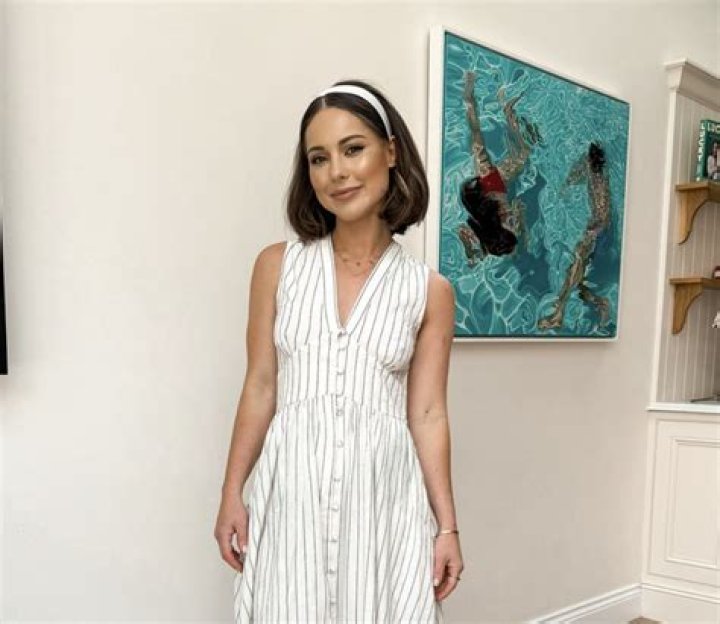 Louise Thompson in Bathing Suit Has "a Quick Sauna" — Celebwell