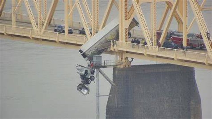 Mackenzie Carpenter died in accident on George Rogers Clark Memorial Bridge.