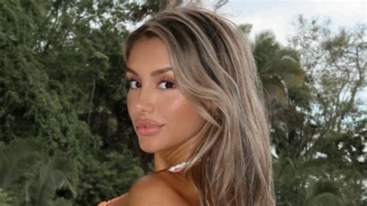 MMA Star Mariana Morais Shares Swimsuit Video in Sunshine