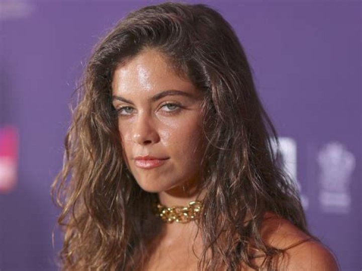 Model Mimi Elashiry In Black Shorts Does Dance Workout In the Sun — Celebwell
